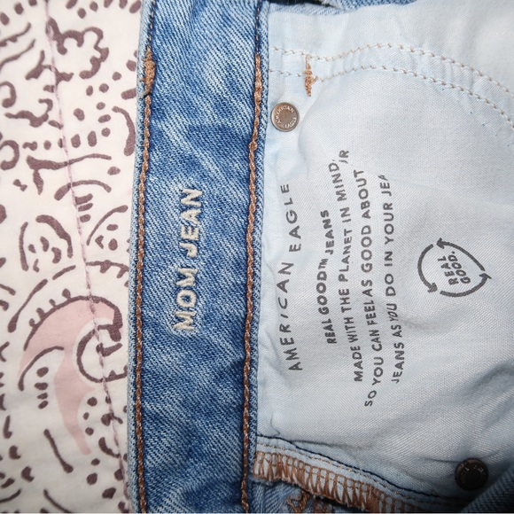 American Eagle Outfitters Light Blue Mom Jeans - Picture 4 of 5